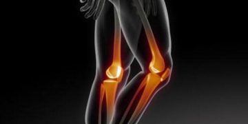 治养膝关节，非常受用的“伸膝操”，消除上下楼疼痛，疏散积液！